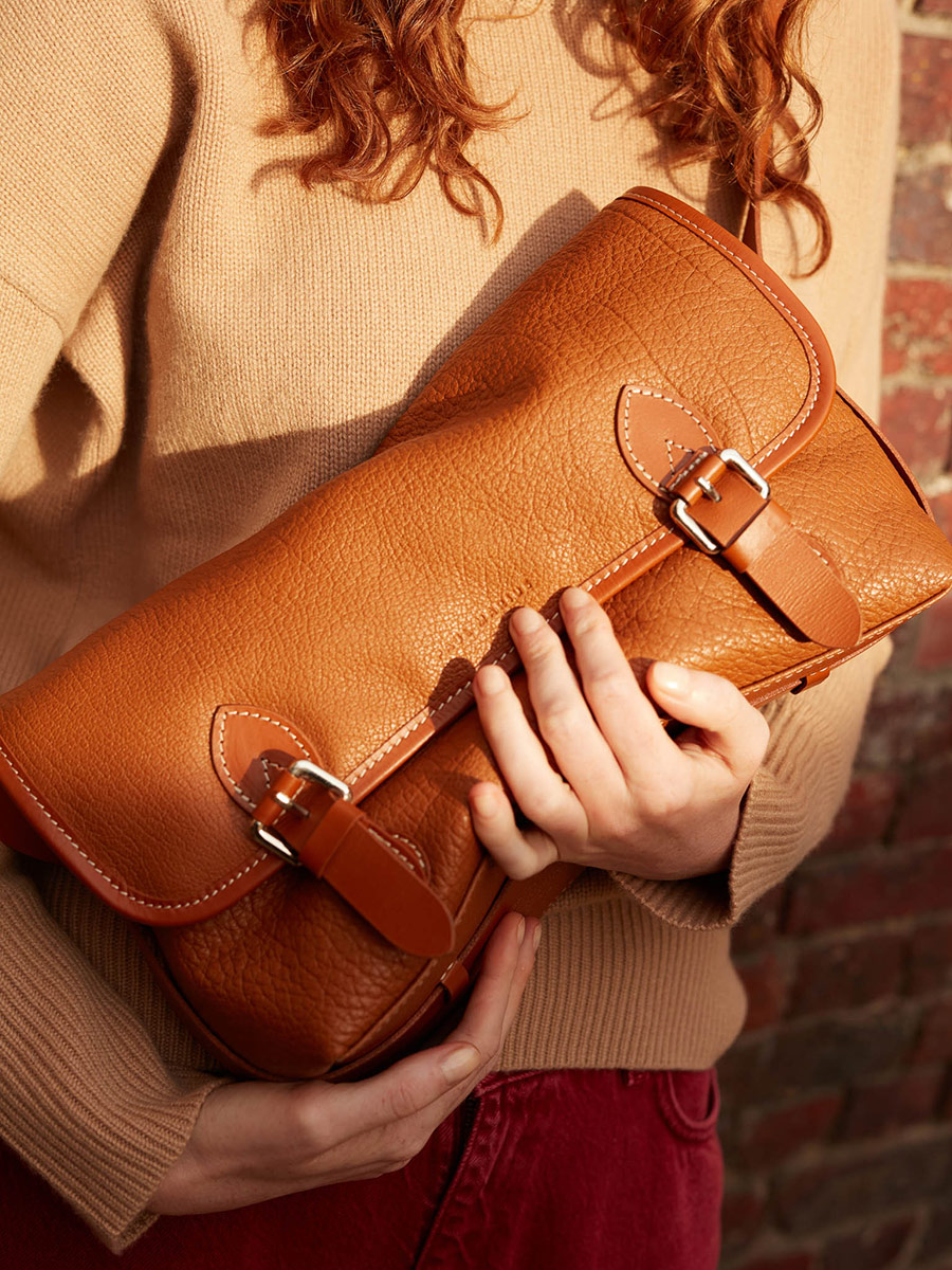 borsa-a-tracolla-in-pelle-Loulou-naturale-zoom-materiale