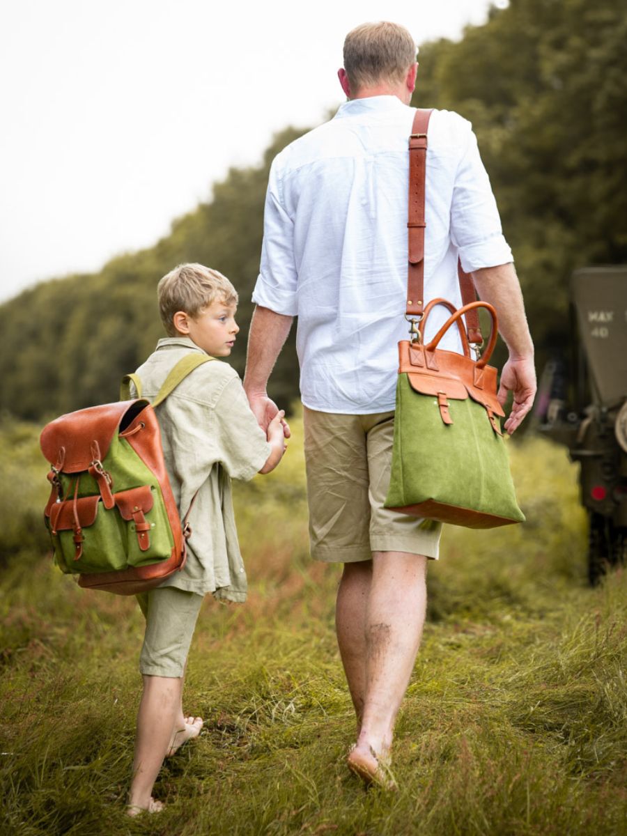 foto-vista-borsa-a-tracolla-in-pelle-marrone-kaki-lepilote-nomade-paul-marius-b06-oco-gr