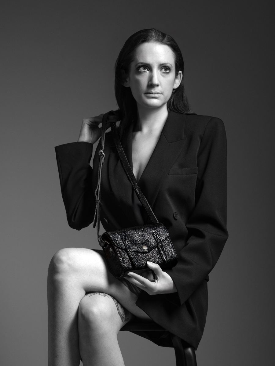 foto-portafoglio-borsa-a-tramonta-in-pelle-nera-scintillante-lemini-indispensable-eclipse-paul-marius-w08s-m-b