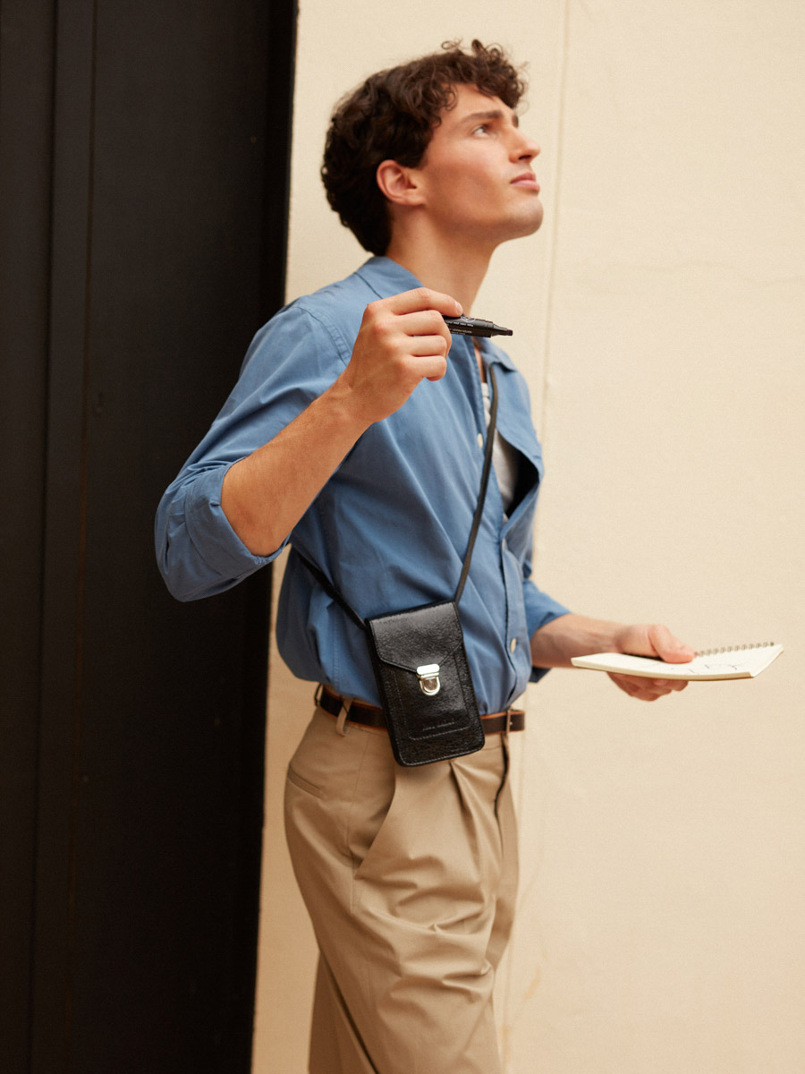 borsa-porta-telefono-in-pelle-nera-leporte-telefono-eclipse-vista-portata-m88-m-b