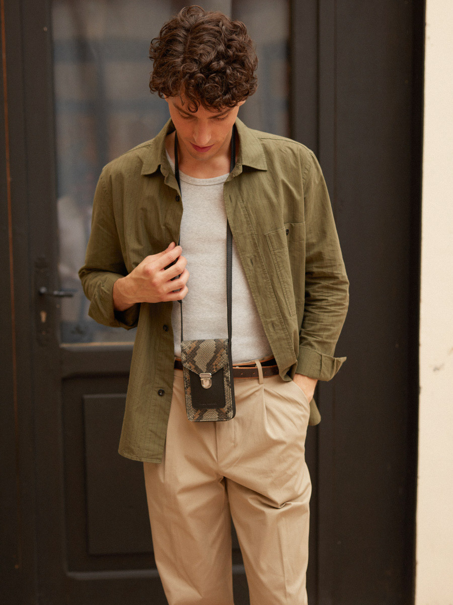 borsa-porta-telefono-in-pelle-leporte-telephone-python-grigio-nero-vista-zoom-materiale-m88-p-gre-b