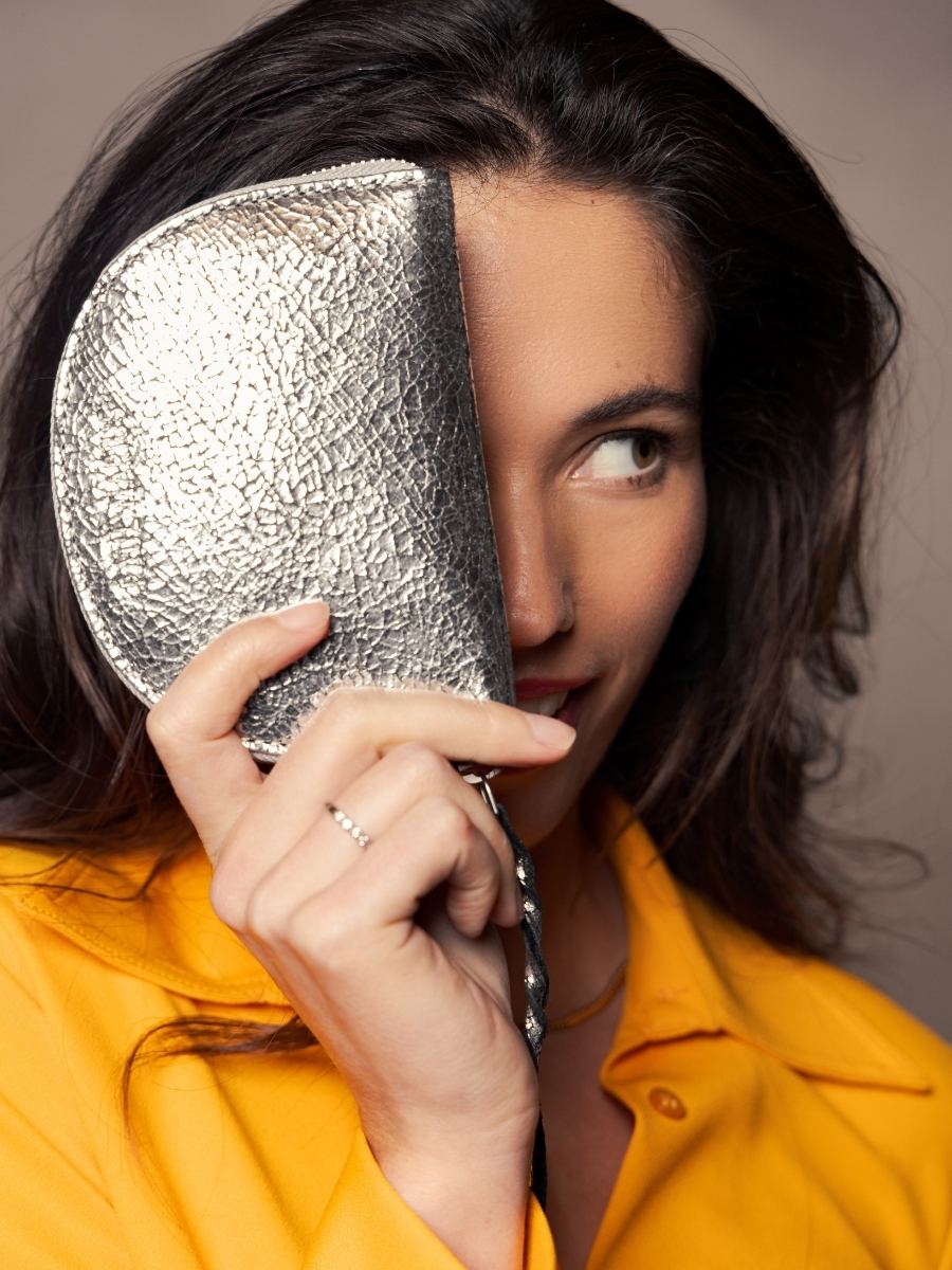 portafoglio-manon-specchio-argento-vista-laterale-m32-mir