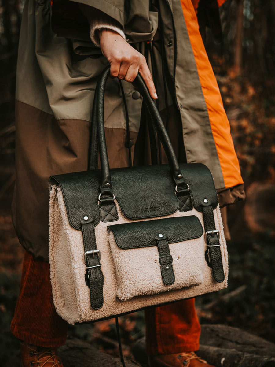 foto-vista-frontale-borsa-a-tramonto-in-pelle-da-donna-nera-lerive-gauche-m-himalaya-nera-olio-paul-marius-w01m-sh-w-obl