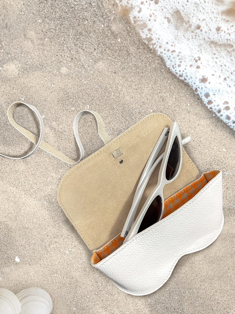 foto-vista-porta-custodia-occhiali-in-pelle-donna-bianca-l-custodia-occhiali-vedette-paul-marius-m49-w