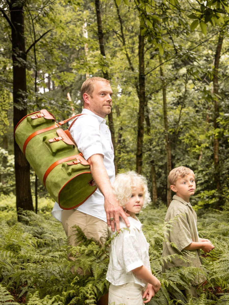 foto-vista-zoom-materiale-borsa-da-viaggio-in-pelle-marrone-kaki-levoyageur-xl-nomade-paul-marius-m108s60-oco-gr