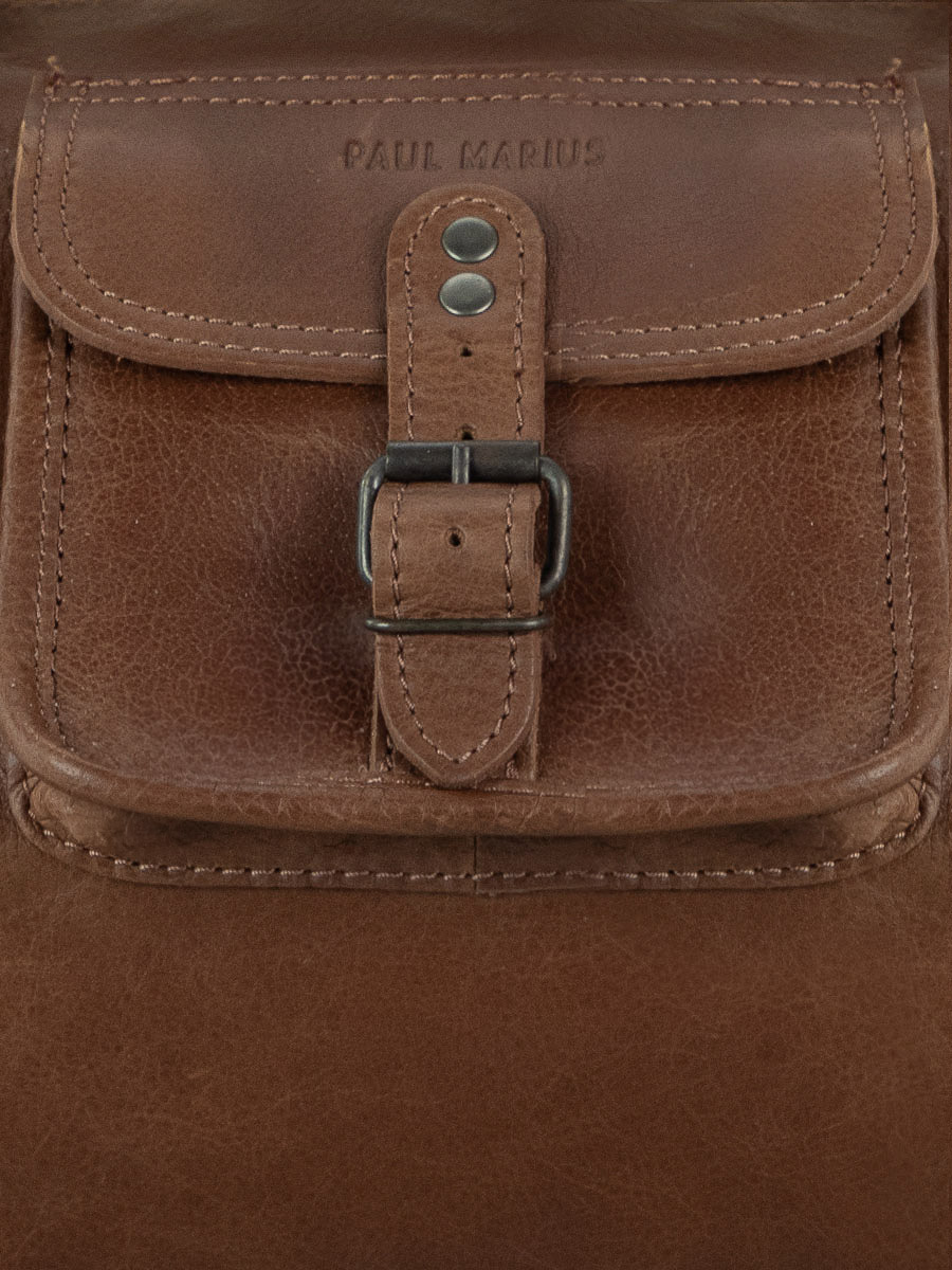 foto-vista-zoom-materiale-borsa-da-viaggio-in-pelle-marrone-levoyageur-xl-tabacco-paul-marius-m08s60