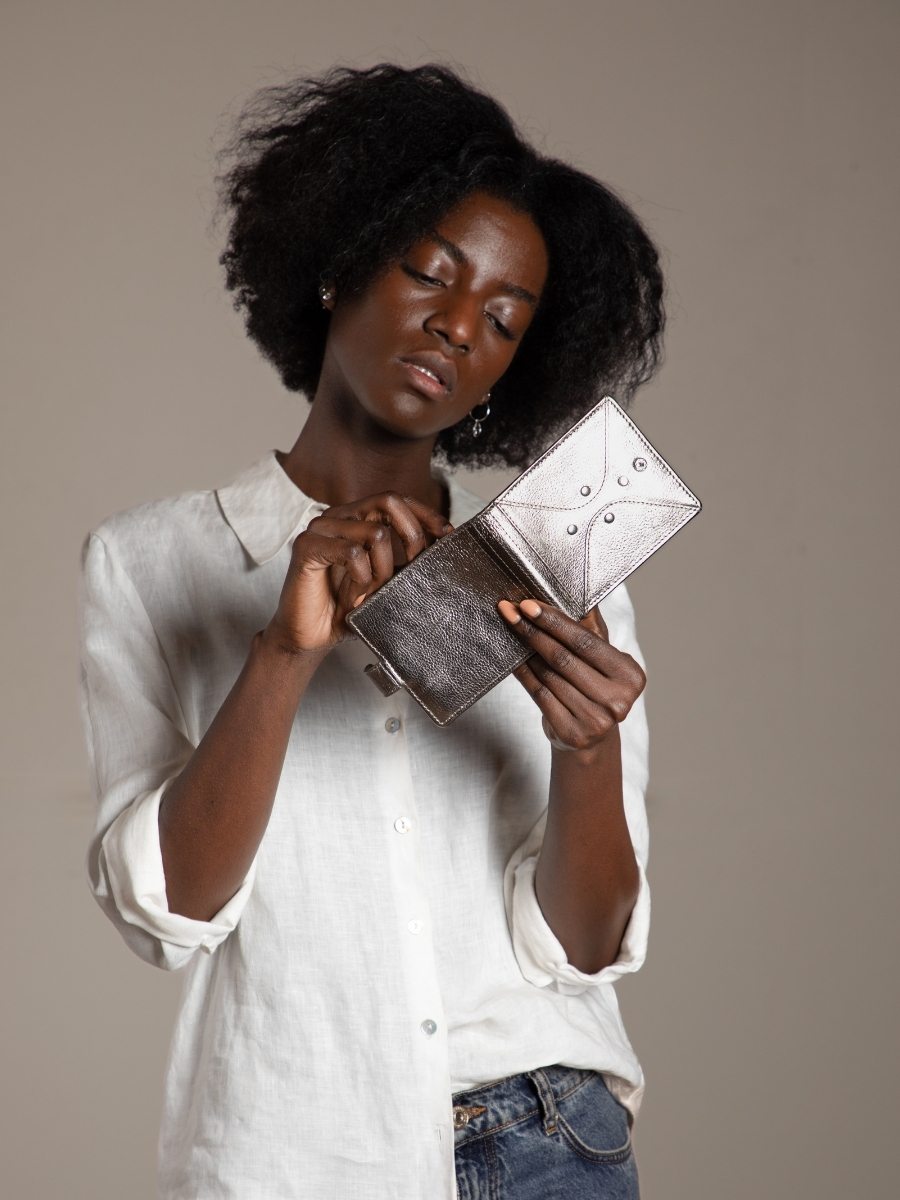 foto-vista-portafoglio-in-pelle-acciaio-leportefeuille-louise-acciaio-paul-marius-m30-gm