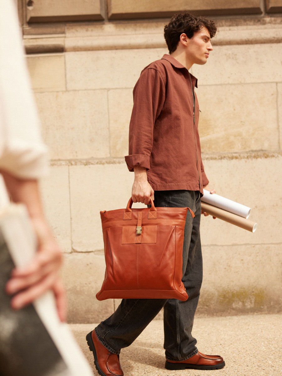 portadocumenti-a-mano-zaino-aviateur-cognac-olio-vista-b07-oco