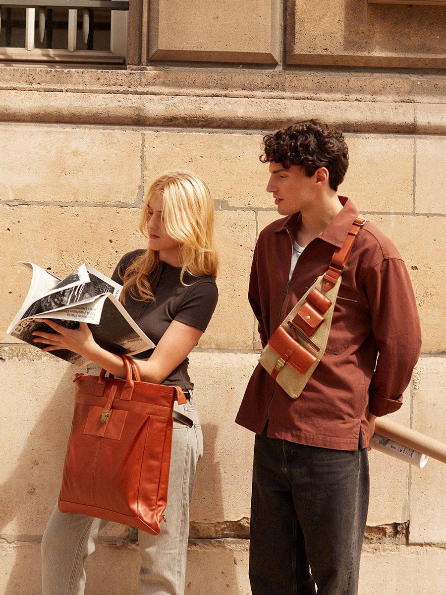 portadocumenti-borsa-a-spalla-aviateur-cognac-olio-vista-zoom-materiale-b07-oco