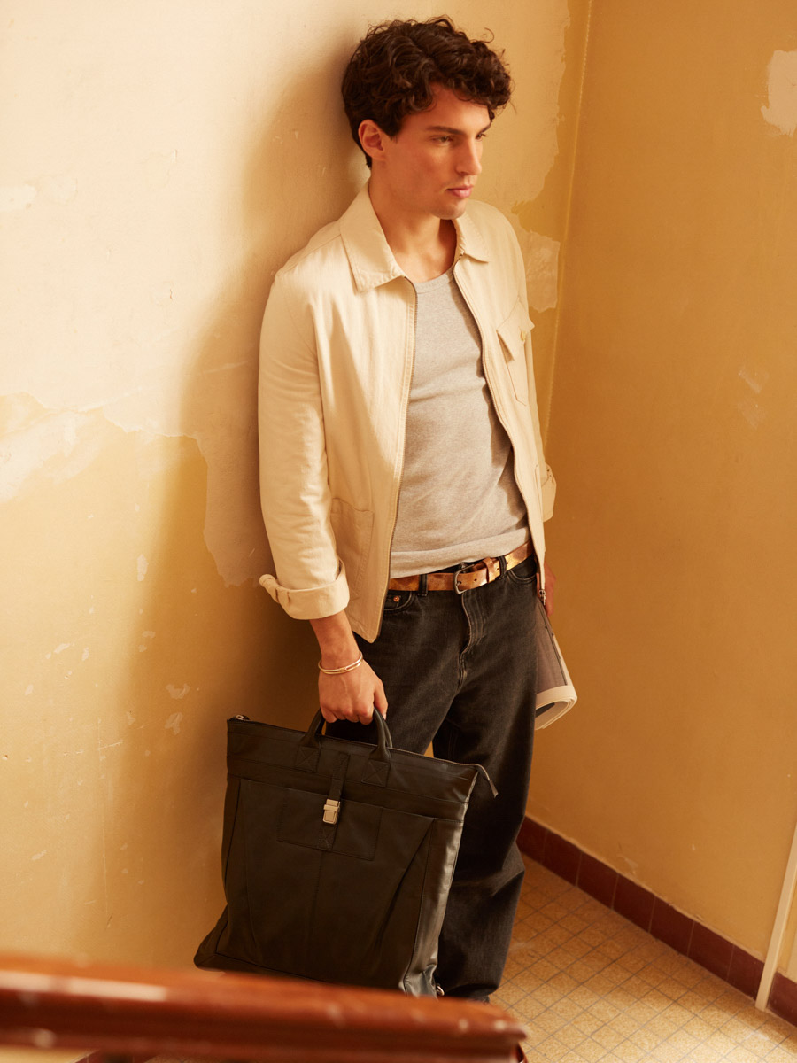 portadocumenti-borsa-a-spalla-aviatore-nero-olio-vista-zoom-materiale-b07-obl