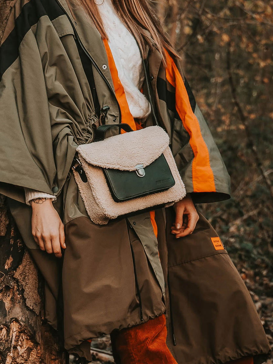 foto-vista-frontale-borsa-a-tramonto-in-pelle-donna-nera-mademoiselle-george-himalaya-nera-olio-paul-marius-w05-sh-w-obl