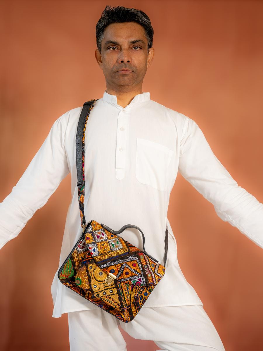 foto-vista-borsa-a-tramonto-in-pelle-nera-mademoiselle-george-jaipur-nera-paul-marius-w05-jai-b