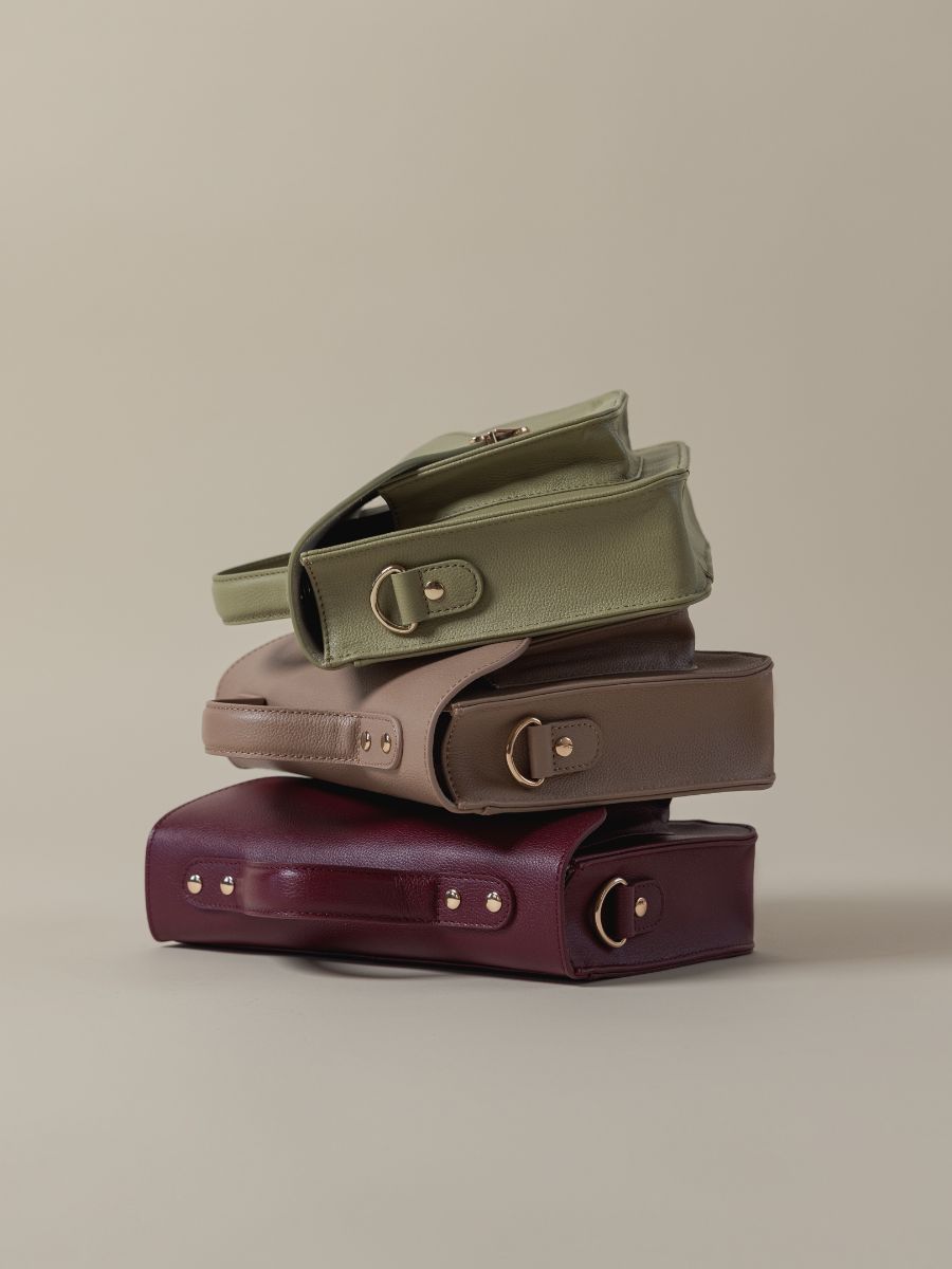 sac-bandouliere-cuir-mademoiselle-george-n2-pourpre-vue-zoom-matiere-w105-p