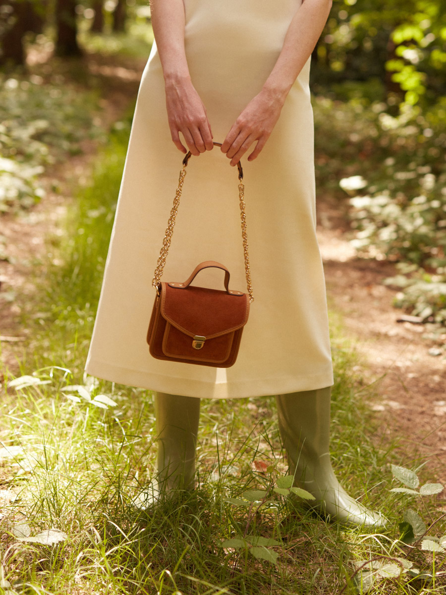 mini-borsa-a-tramonto-in-pelle-marrone-mademoiselle-george-xs-n2-fauve-vista-dal-lato-w105xs-su-co