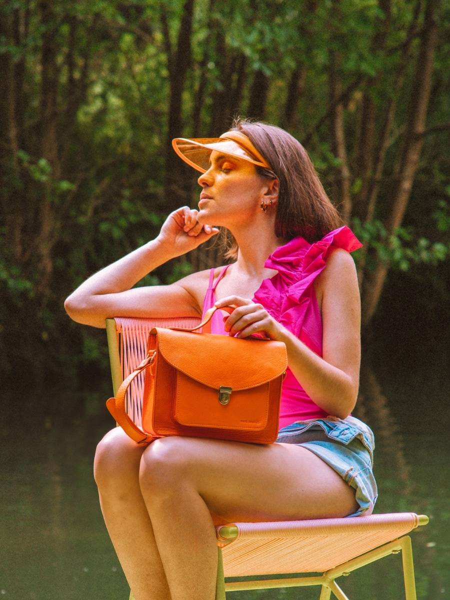 foto-vista-frontale-borsa-a-tramonto-in-pelle-arancione-mademoiselle-george-sorbet-mangue-paul-marius-w05-sb-o
