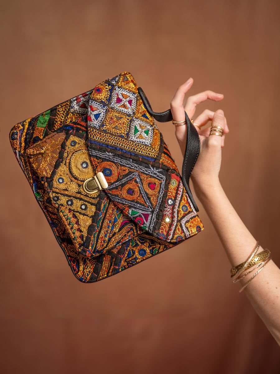 foto-vista-frontale-borsa-a-mano-in-pelle-nera-mademoiselle-george-jaipur-nera-paul-marius-w05-jai-b