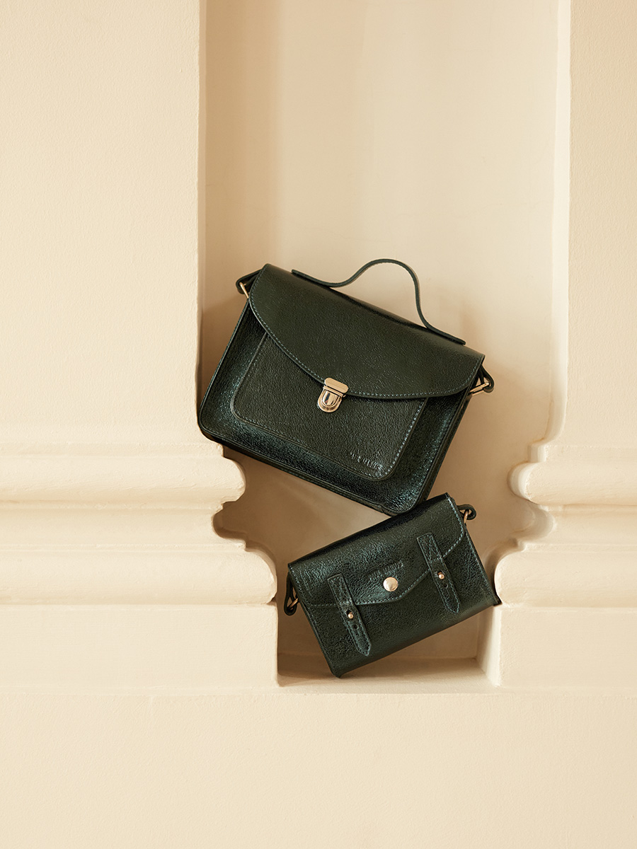 borsa-a-tracolla-in-pelle-verde-scintillante-Mademoiselle George-minuit-vista-da-lontano-w05-m-gr