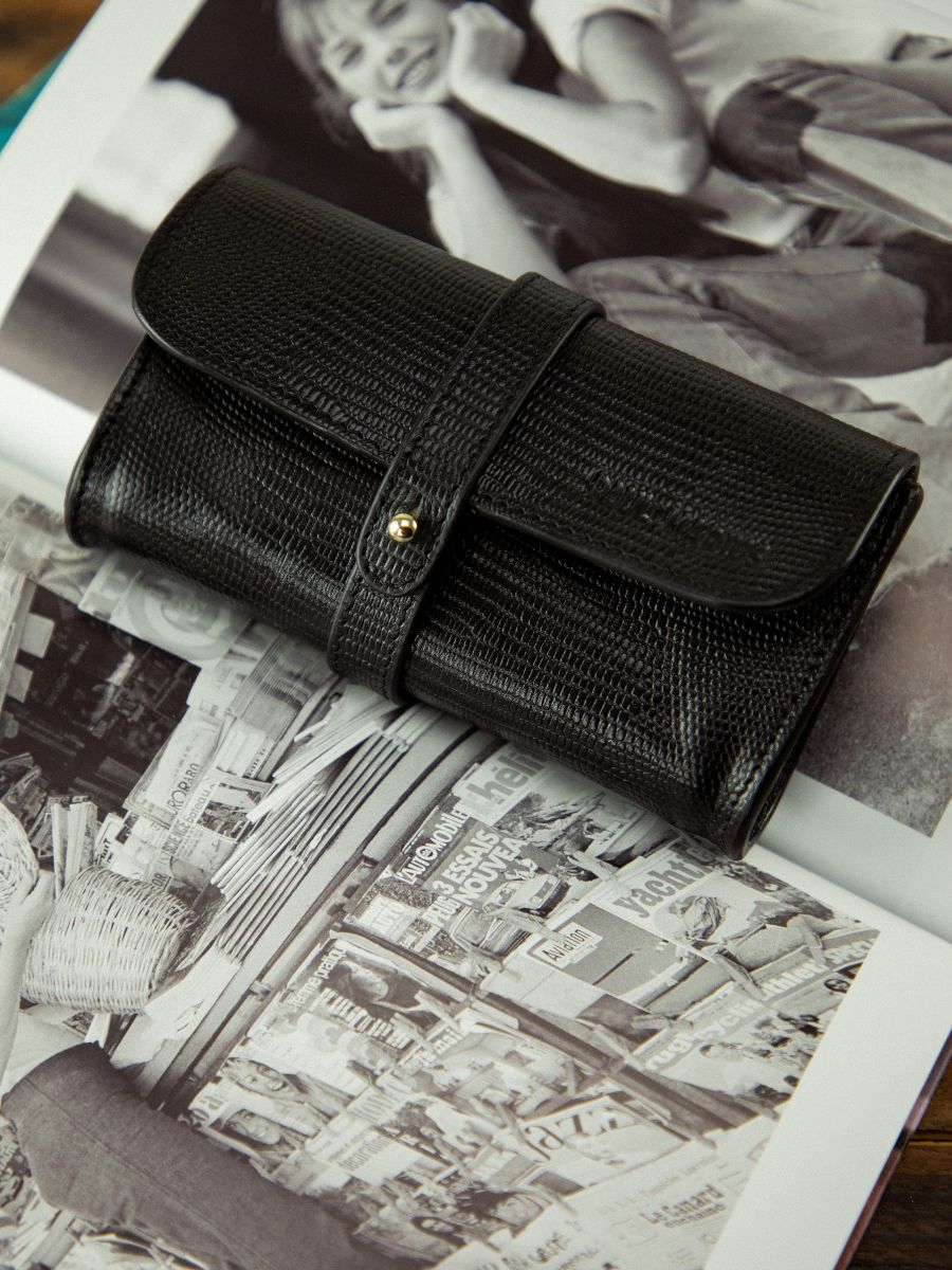 foto-vista-frontale-custodia-per-occhiali-in-pelle-nera-corvino-oscar-1960-paul-marius-m50-l-b