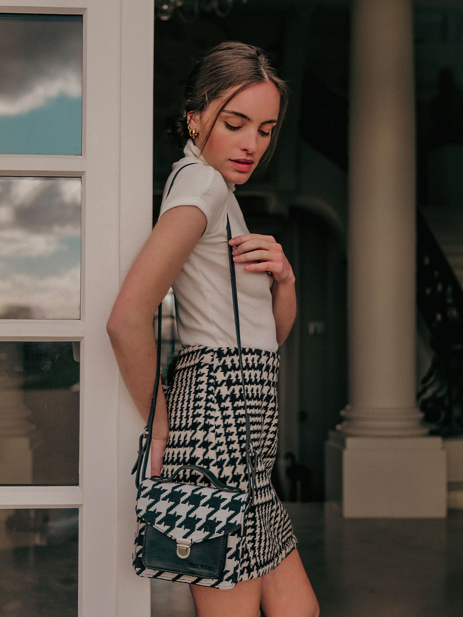 foto-vista-mini-borsa-a-tramoggia-in-pelle-nera-mademoiselle-george-xs-allure-nera-paul-marius-w05xs-hs2-b