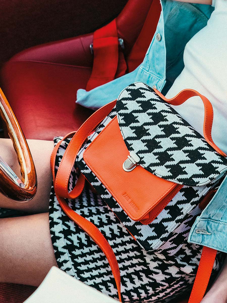 foto-vista-frontale-borsa-a-tramonto-in-pelle-arancione-mademoiselle-george-allure-arancione-paul-marius-w05-hs2-o