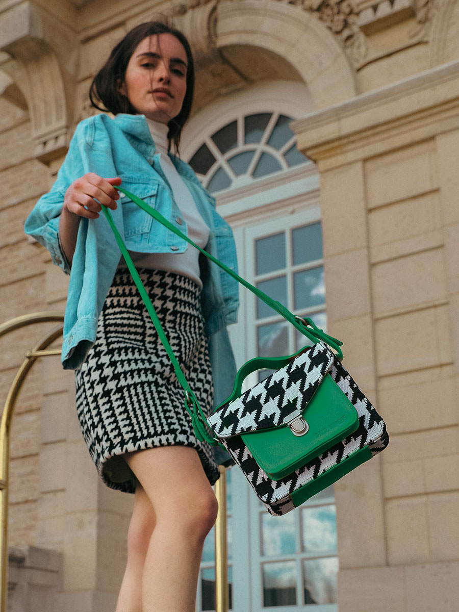 foto-portafoglio-mini-borsa-a-tramoggia-in-pelle-viola-mademoiselle-george-xs-allure-verde-paul-marius-w05xs-hs2-gr