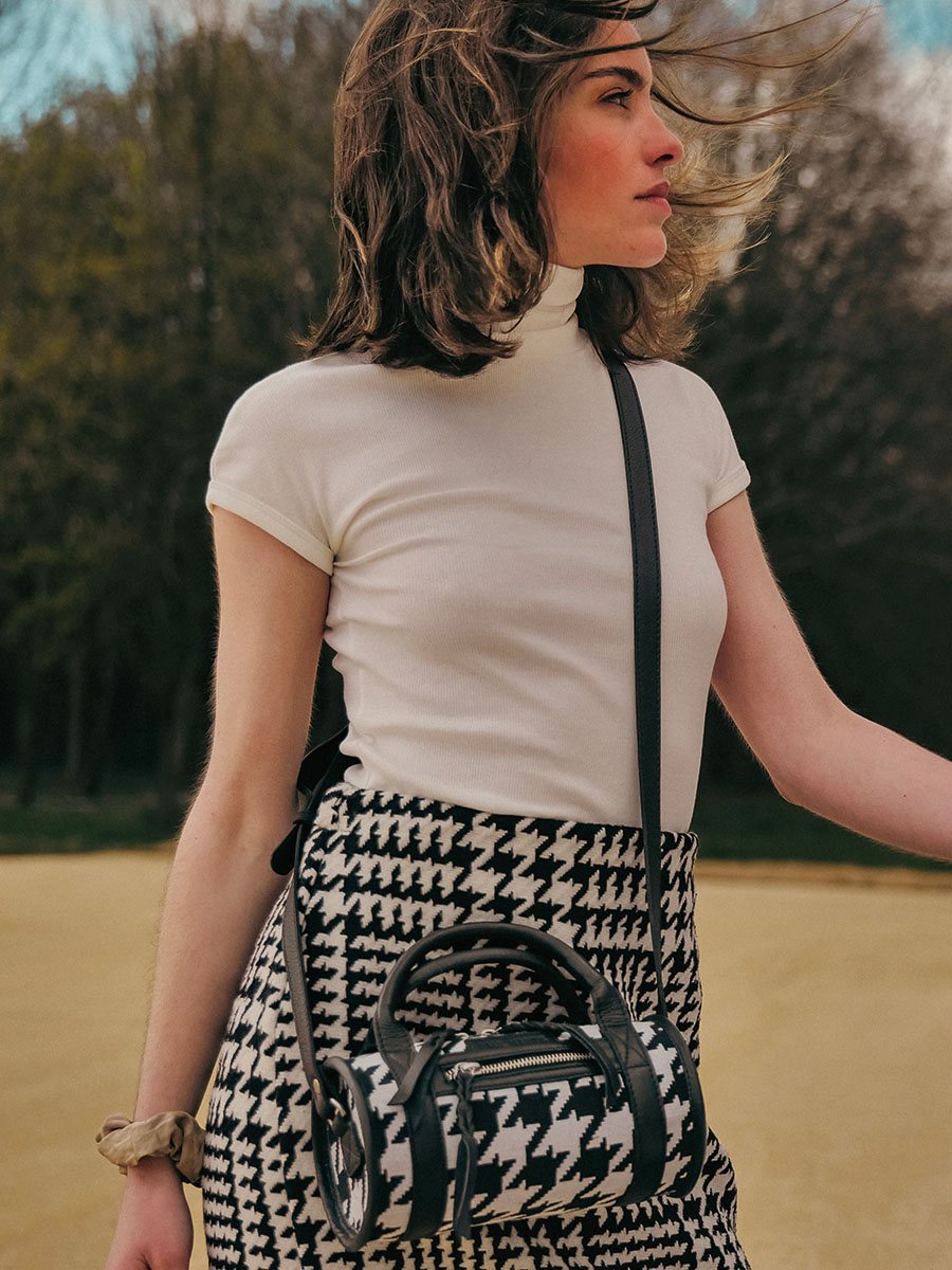 foto-vista-borsa-a-tramoggia-in-pelle-nera-charlie-allure-nera-paul-marius-w30-hs2-b