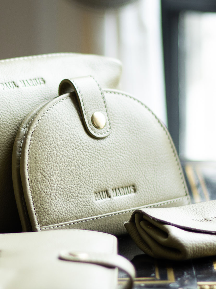 foto-interno-portafoglio-in-pelle-verde-manon-n2-art-deco-amande-paul-marius-m33-ad-al