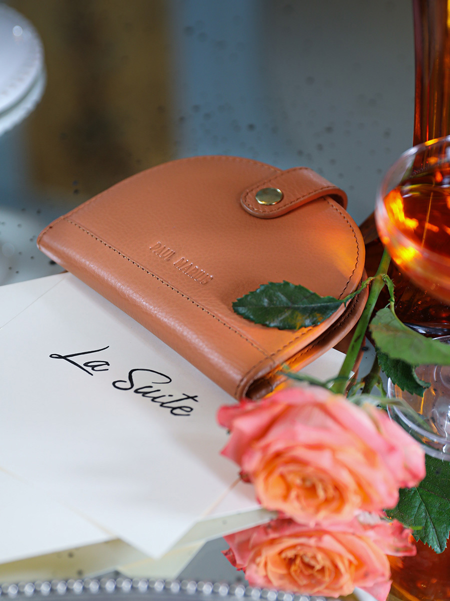 foto-interno-portafoglio-in-pelle-marrone-manon-n2-art-deco-caramel-paul-marius-m33-ad-ca