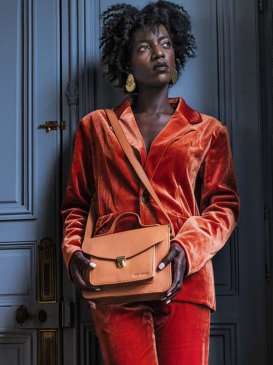 foto-portafoglio-borsa-mano-in-pelle-donna-marrone-mademoiselle-george-art-deco-caramel-paul-marius-w05-ad-ca