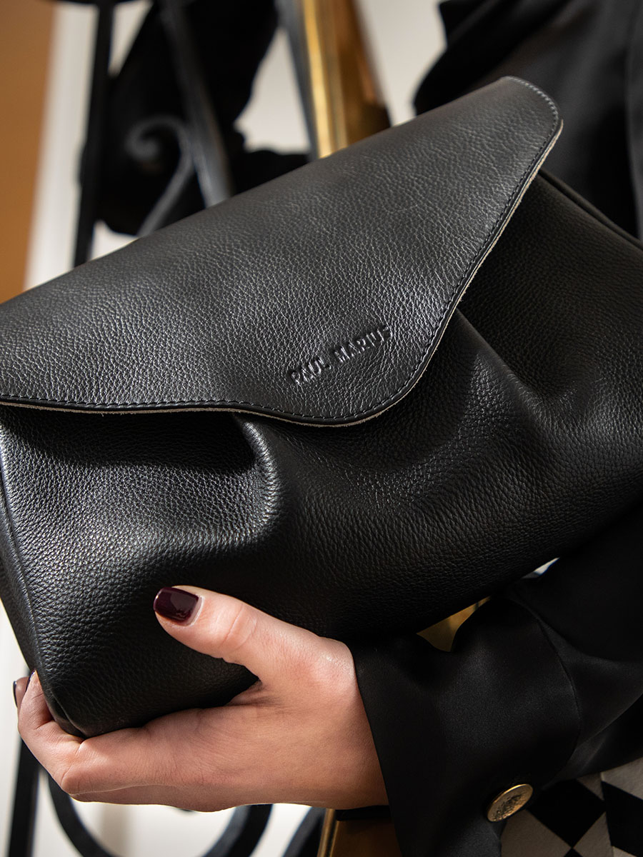 foto-materiale-borsa-a-tramonto-in-pelle-nera-suzon-m-art-deco-nera-paul-marius-w25m-ad-b