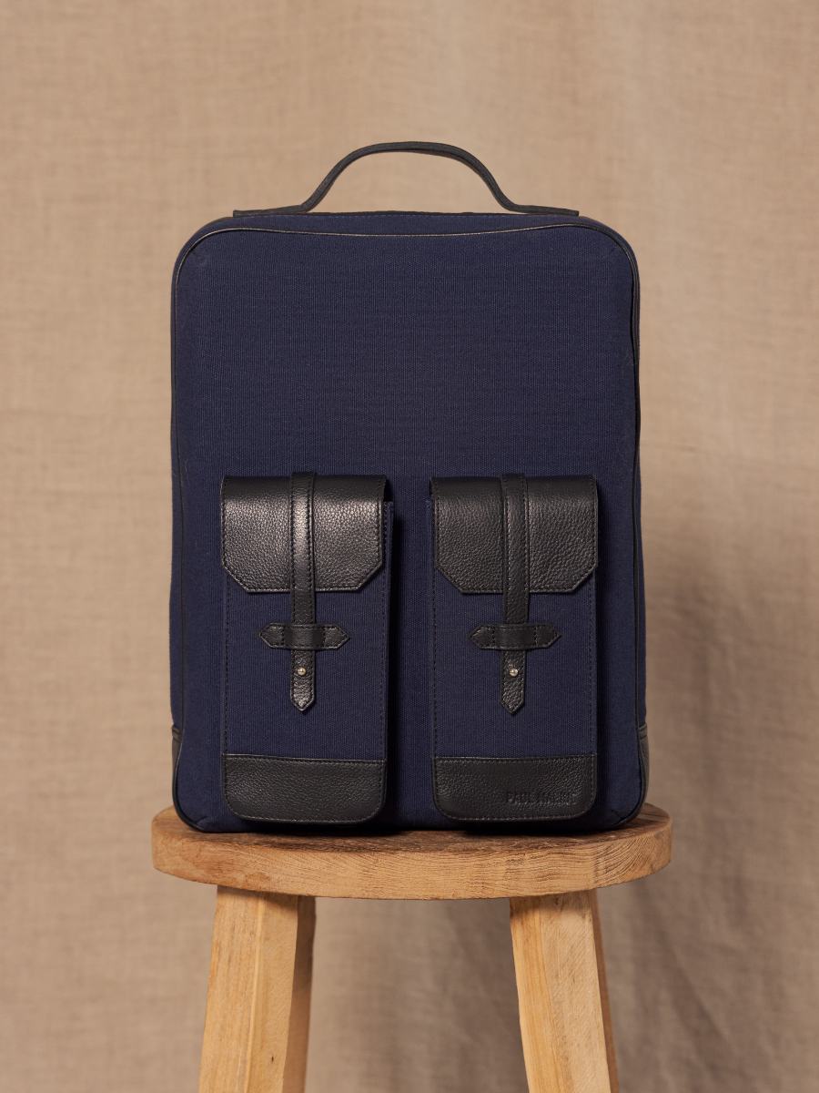 foto-vista-laterale-zaino-in-pelle-unisex-blu-nero-urbain-nero-tela-blu-marina-paul-marius-b08-obl-bluc