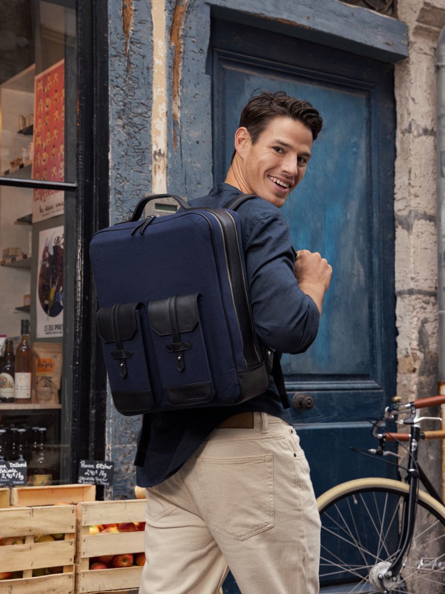 foto-vista-frontale-zaino-in-pelle-unisex-blu-nero-urbain-nero-tela-blu-marina-paul-marius-b08-obl-bluc