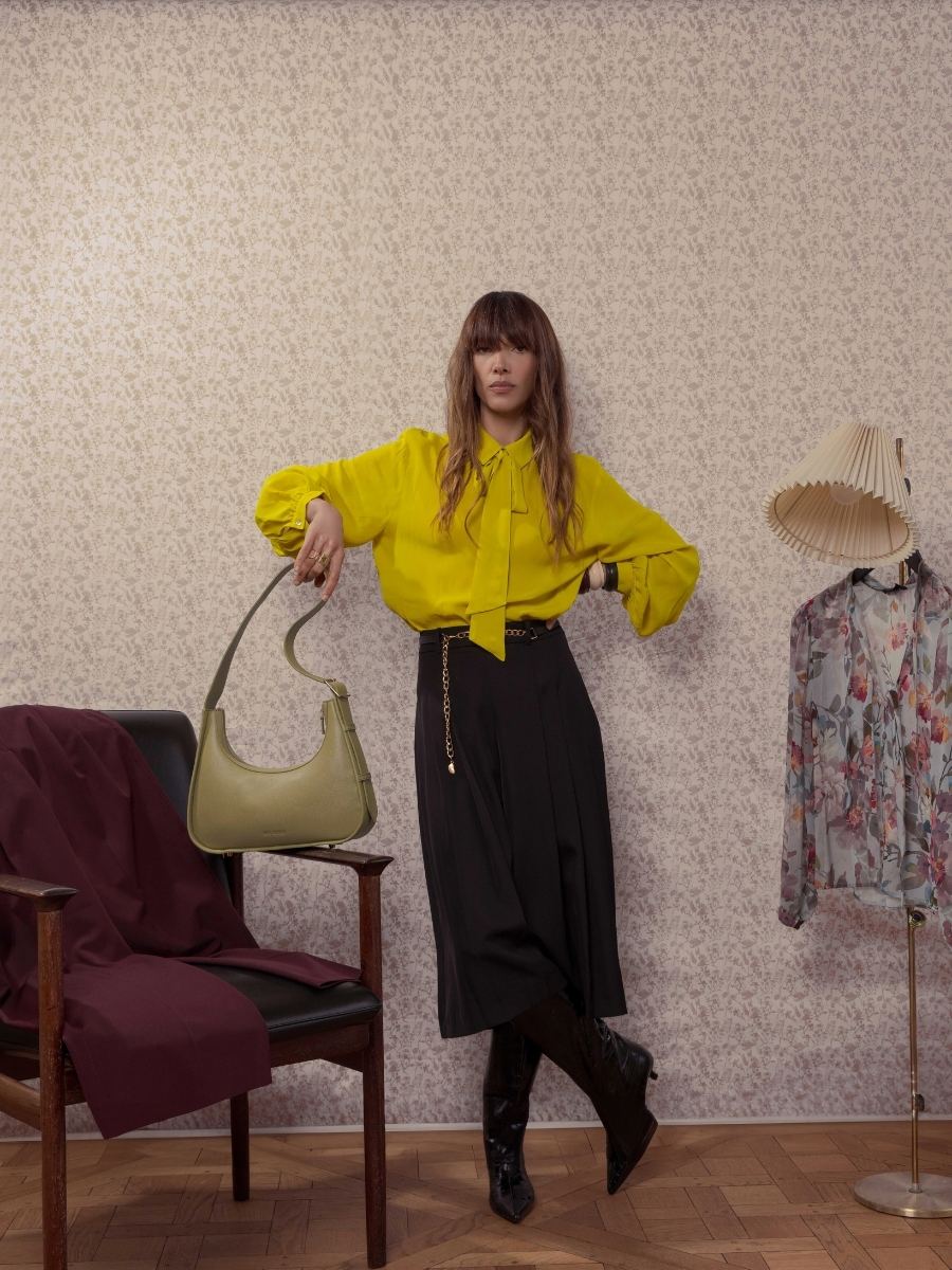 borsa-baguette-in-pelle-victoire-mandorla-vista-laterale-w54-al