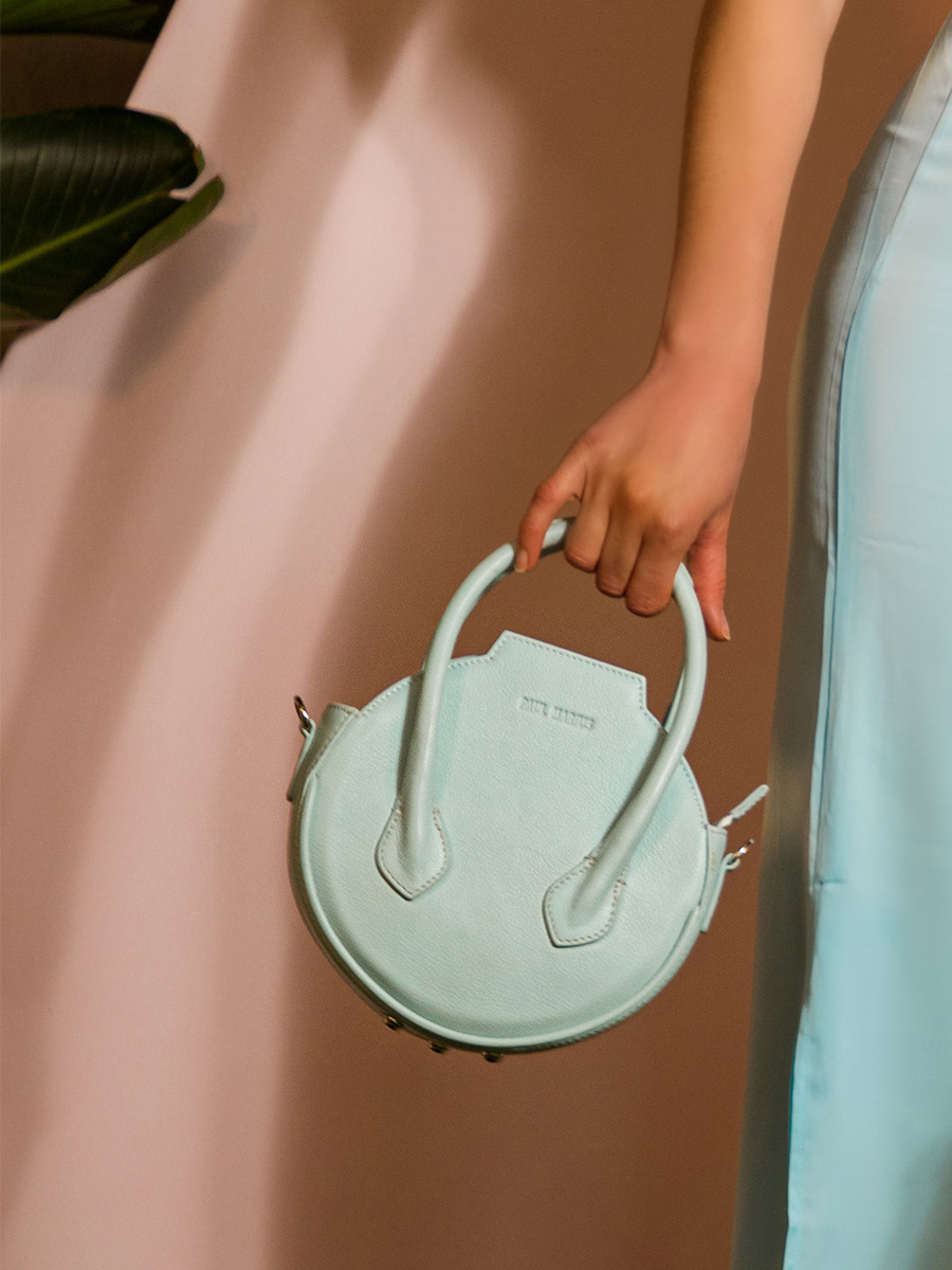 foto-vista-frontale-borsa-a-mano-in-pelle-blu-aline-pastel-bleuet-paul-marius-w34-pt-blu