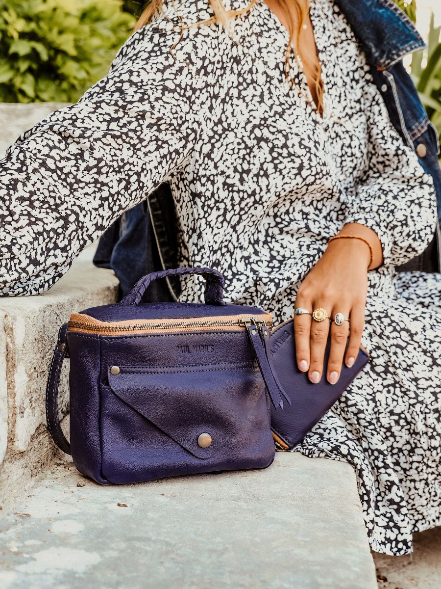 foto-vista-posteriore-portafoglio-in-pelle-donna-blu-leportefeuille-manon-blu-egiziano-paul-marius-m32-egb