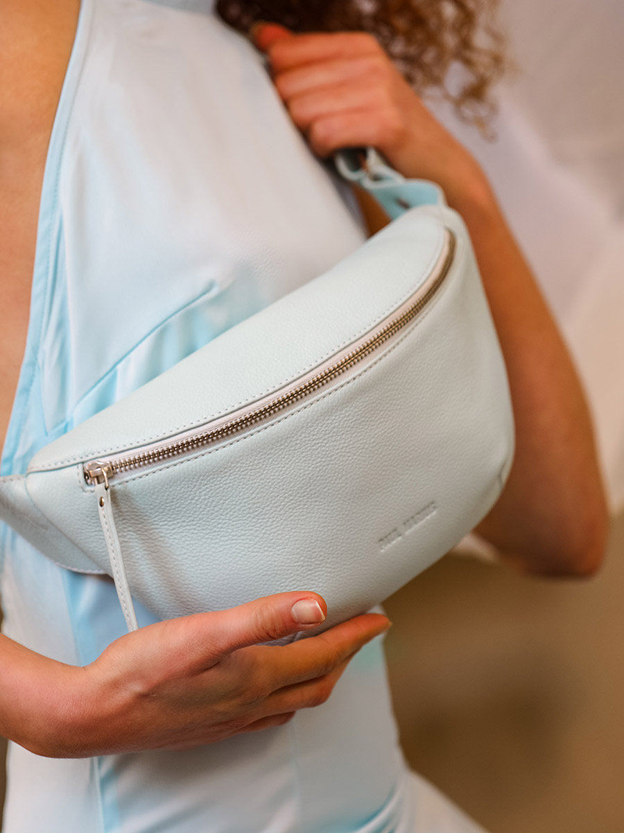 foto-materiale-marsupio-in-pelle-blu-labanane-pastel-bleuet-paul-marius-m503-pt-blu