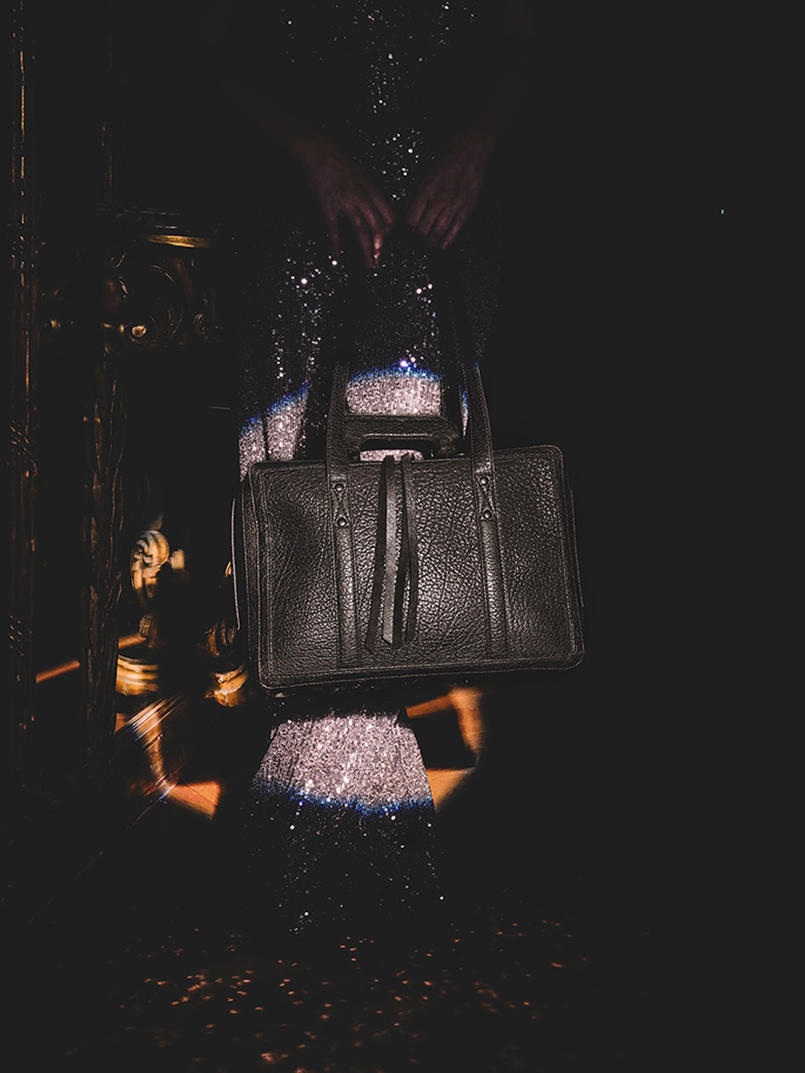 foto-vista-frontale-baule-in-pelle-donna-nero-lamalle-m-edizione-nera-paul-marius-t02m-bed-n1