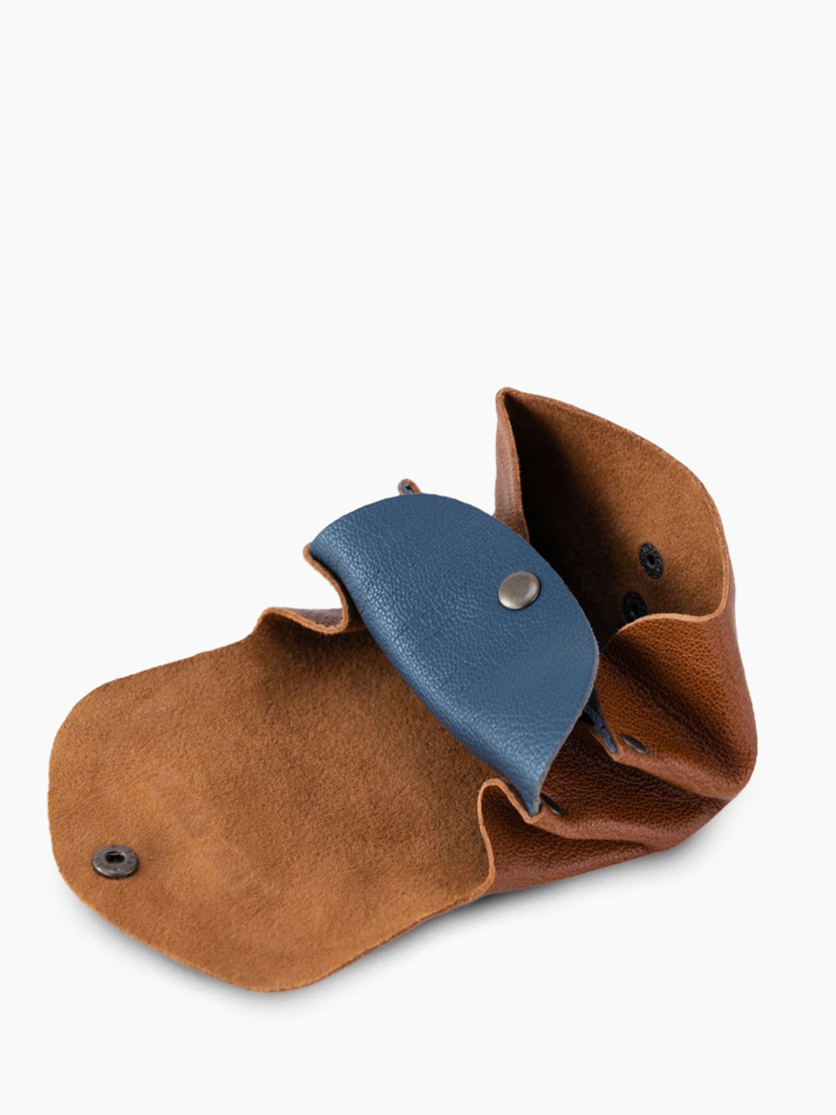 foto-vista-laterale-portamonete-in-pelle-marrone-blu-legustave-naturale-blu-paul-marius-glp-b-l