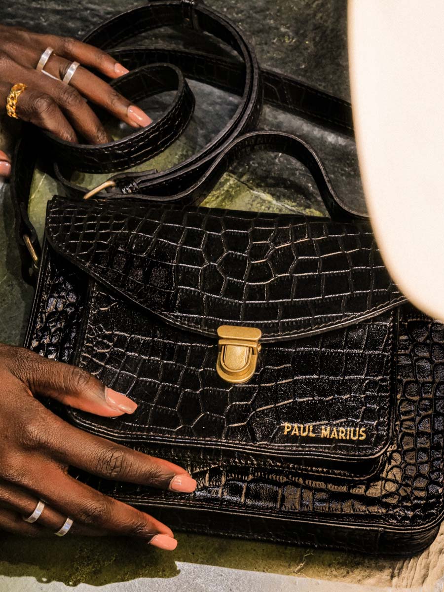 foto-vista-frontale-borsa-a-tramonto-in-pelle-donna-mademoiselle-george-alligator-nero-paul-marius-w05-a-b