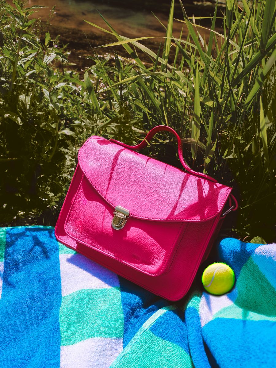 foto-vista-frontale-borsa-a-tramonto-in-pelle-rosa-mademoiselle-george-sorbet-framboise-paul-marius-w05-sb-pi