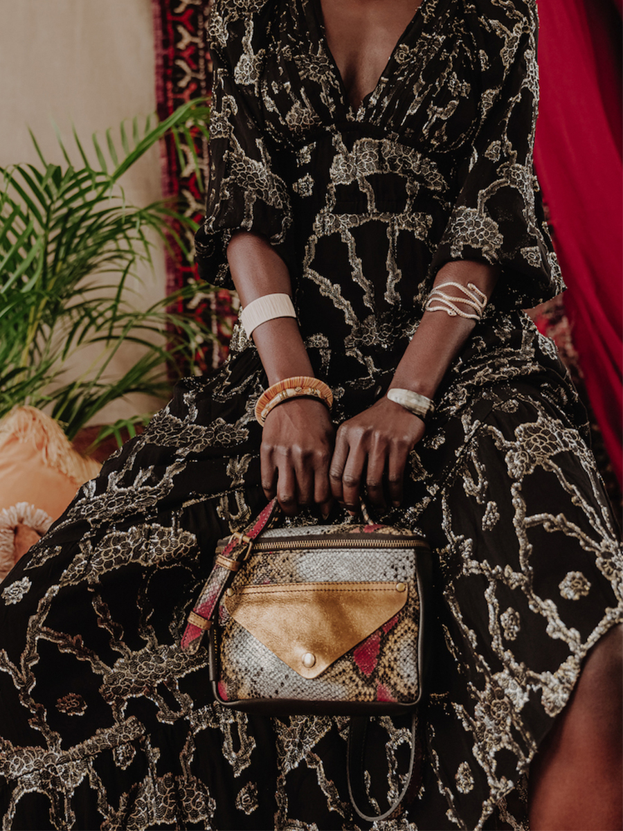 foto-portafoglio-borsa-a-tramoggia-in-pelle-donna-legavroche-riedizione-byzance-paul-marius-w26-byz