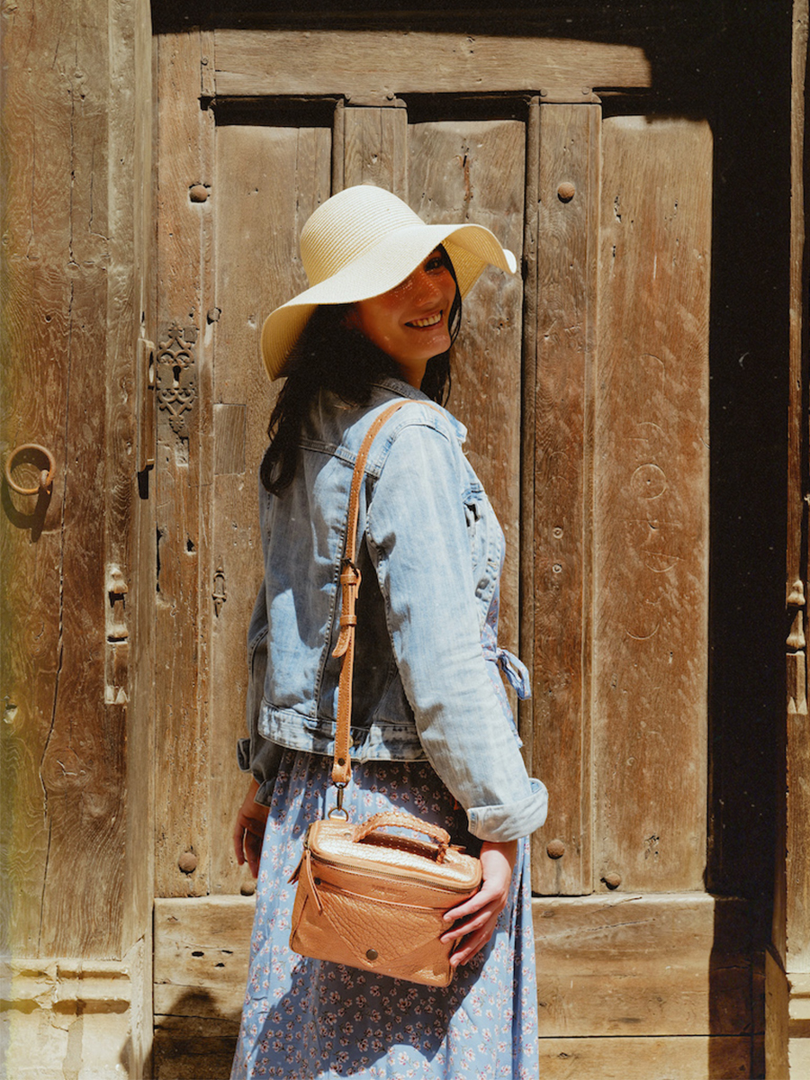 foto-portafoglio-borsa-a-tramoggia-in-pelle-rosa-dorata-legavroche-riedizione-oro-rosa-paul-marius-w26-g-pi