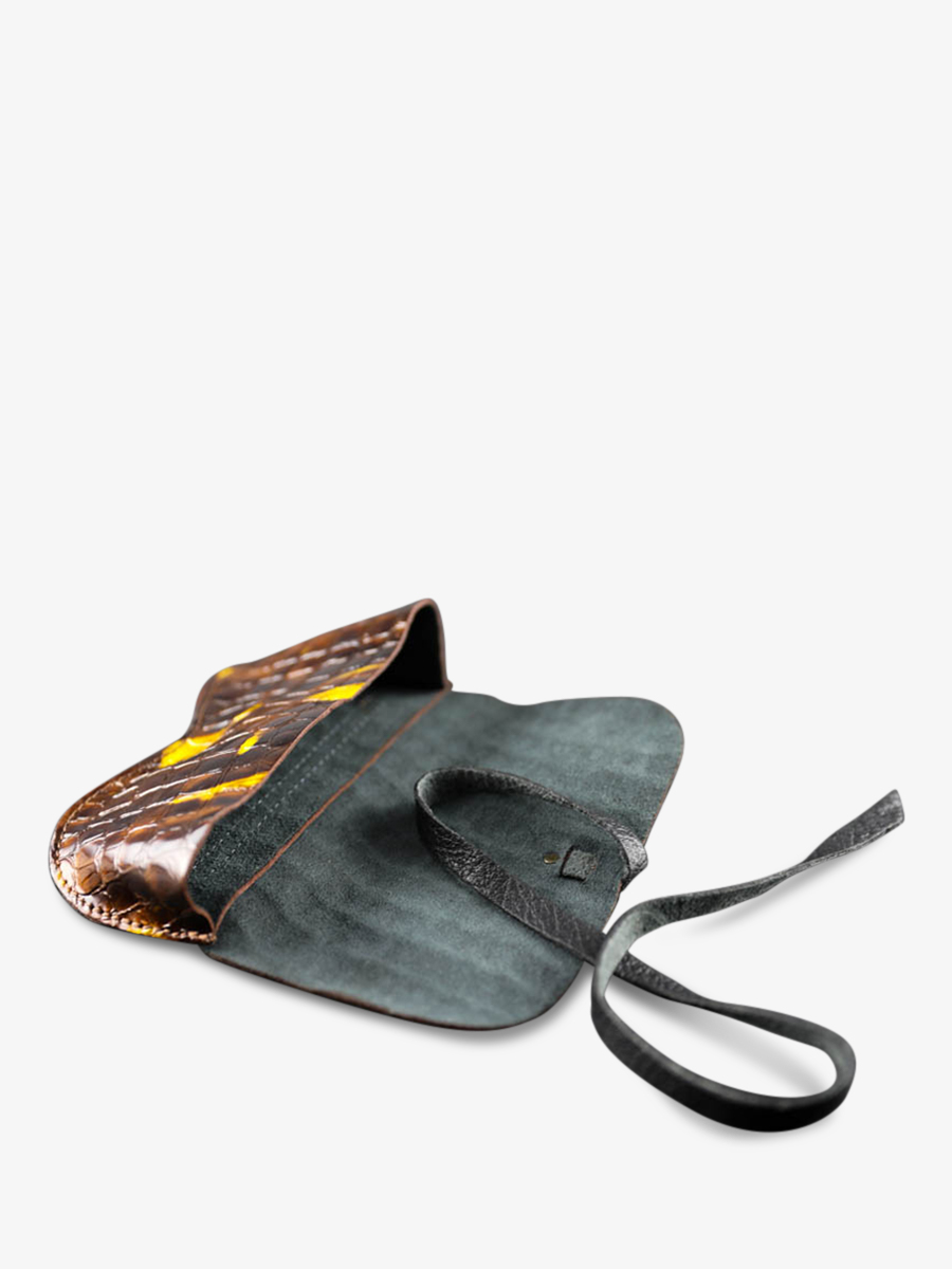 foto-interno-custodia-per-occhiali-argento-custodia-per-occhiali-caimano-ambra-verniciata-paul-marius-m49-c-am