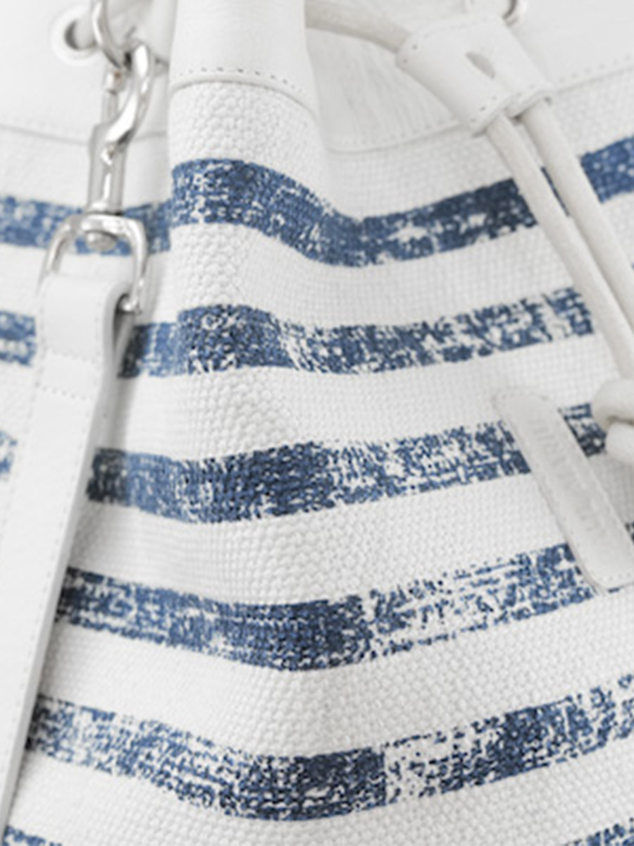 foto-vista-posteriore-borsa-da-viaggio-tessuto-blu-bianco-lepacktage-côte-ouest-mariniere-paul-marius-m106-cnv-blu-w