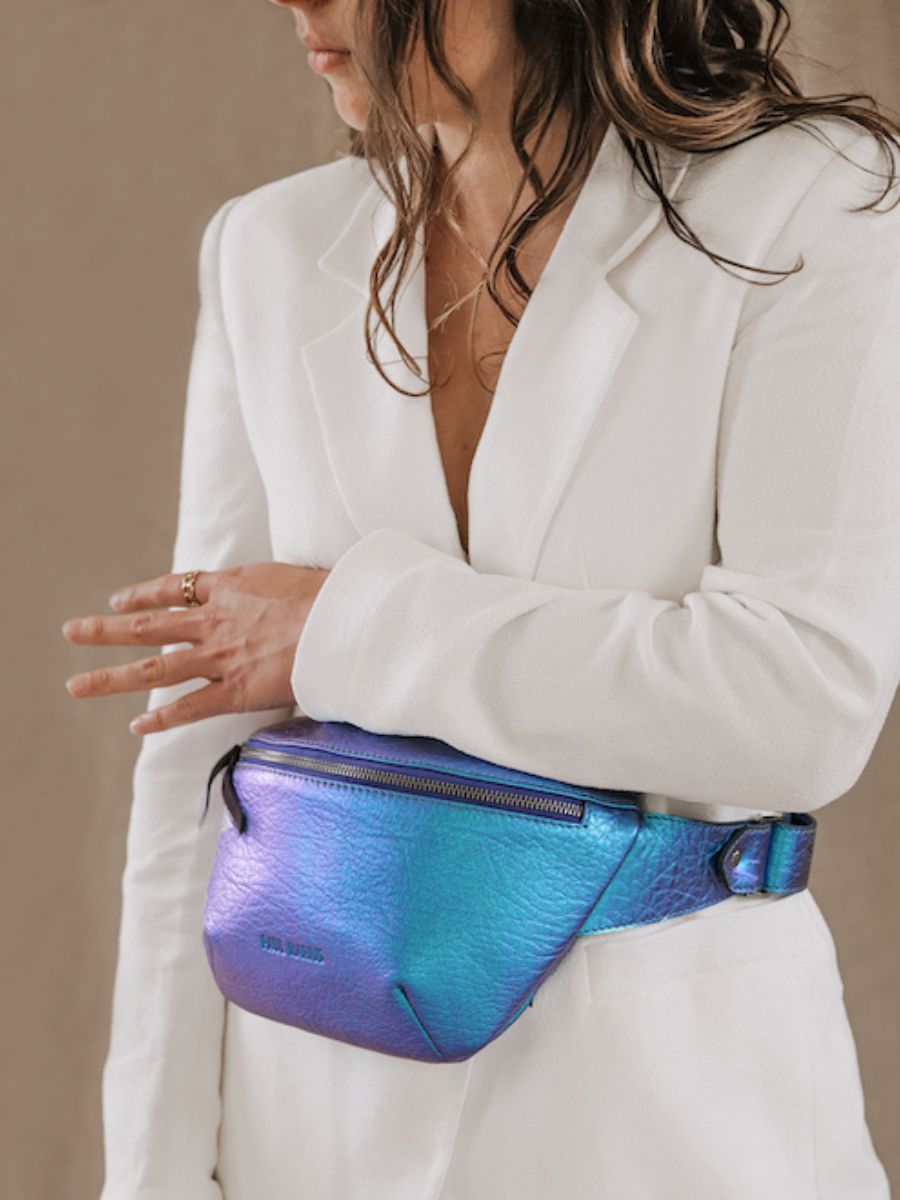 foto-vista-frontale-marsupio-in-pelle-blu-labanane-scarabee-paul-marius-m503-p-blu