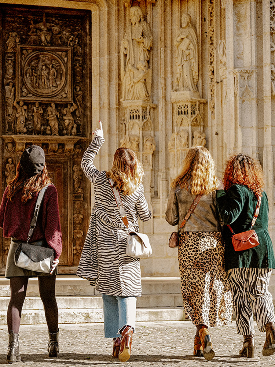 foto-indossata-borsa-a-tramonto-in-pelle-paulmarius-dorata-suzon-s-dorata-paul-marius-w25s-g