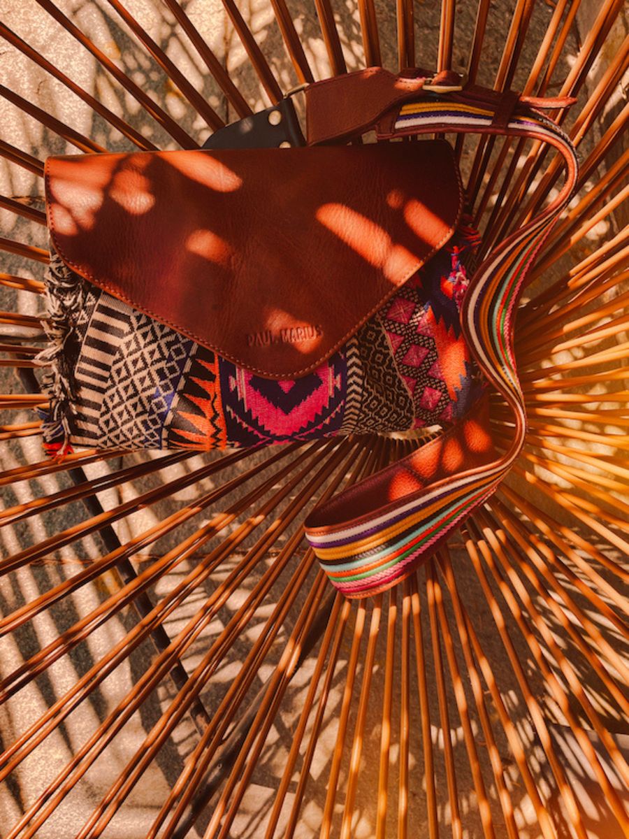 foto-vista-frontale-borsa-a-tracolma-in-pelle-paulmarius-blu-bianco-suzon-m-horizon-paul-marius-w25m-hor