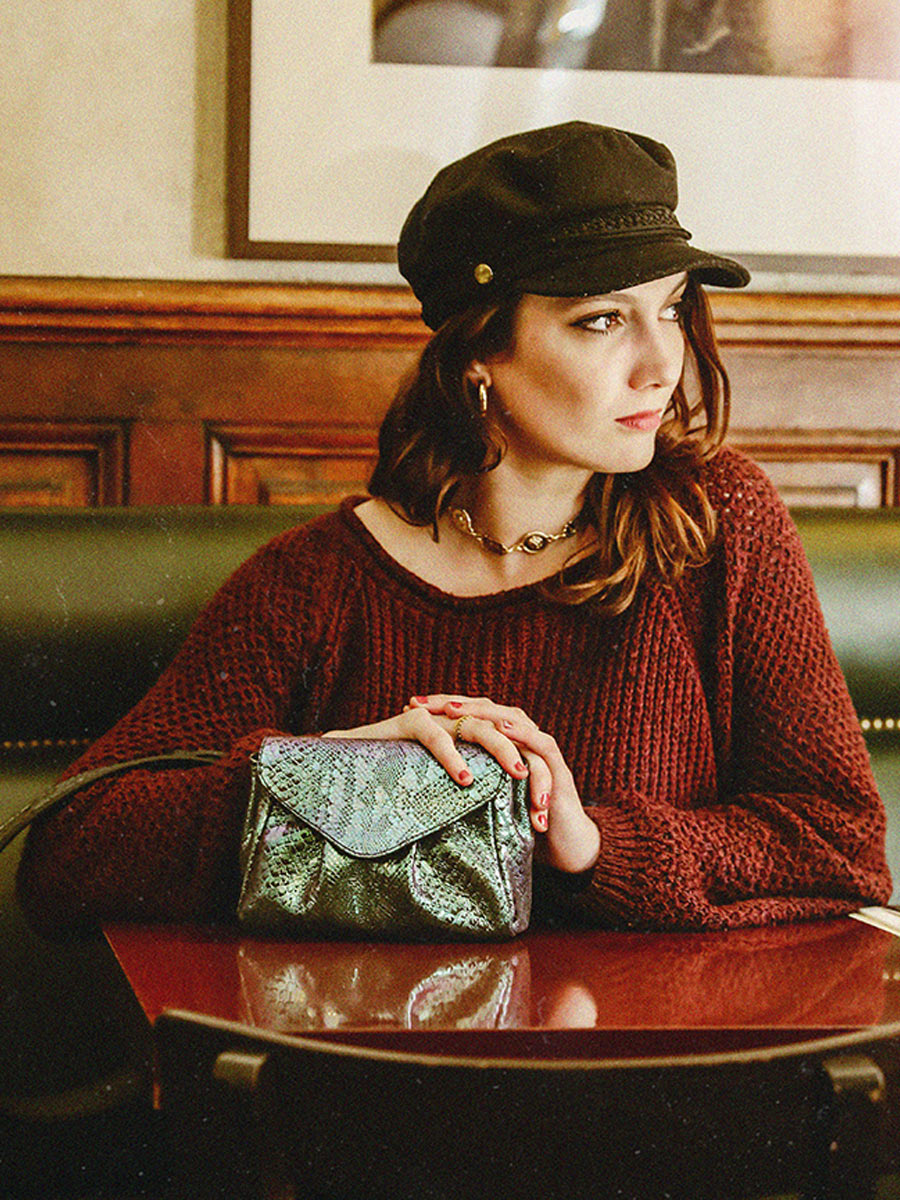 foto-portafoglio-borsa-a-tramoggia-in-pelle-paulmarius-blu-verde-suzon-s-boreal-paul-marius-w25s-msp