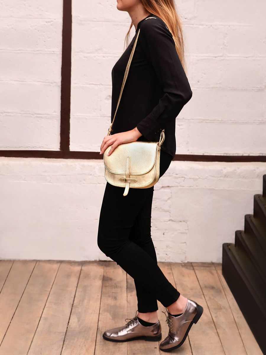 foto-borsa-a-tramoggia-in-pelle-da-donna-dorata-lidole-dorata-paul-marius-w16-g