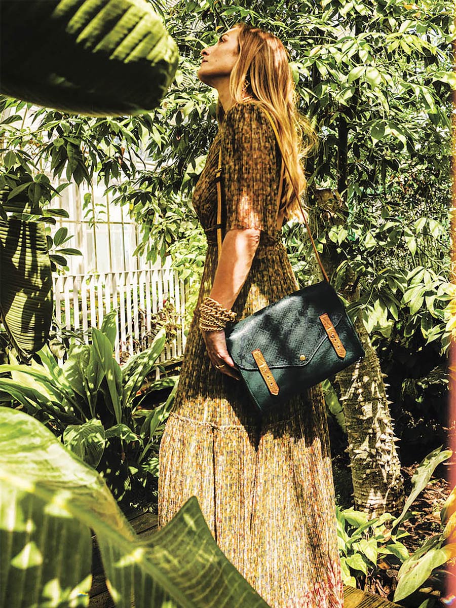 foto-indossata-borsa-a-tramonto-in-pelle-donna-lindispensable-oasis-paul-marius-w08-oa